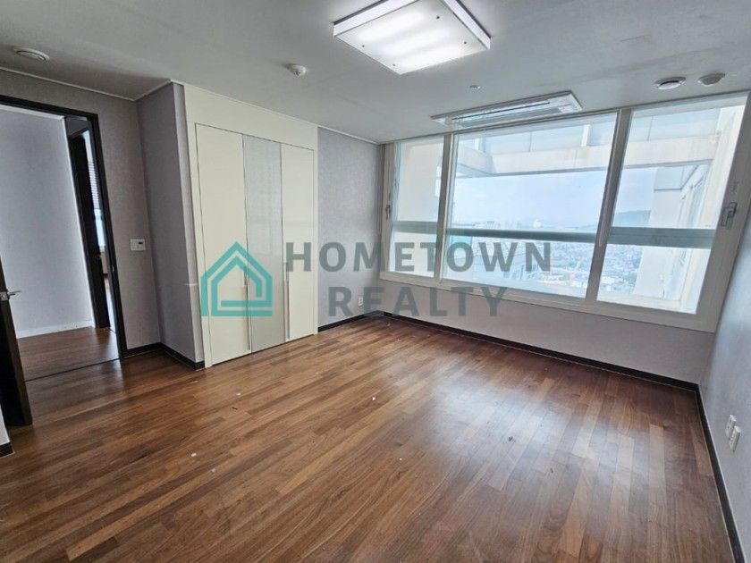 HomeTown Realty - 11377 - KoreaAgain (2)