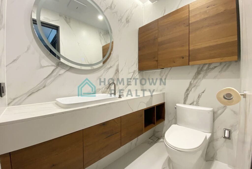 HomeTown Realty - 11433 - KoreaAgain (1)