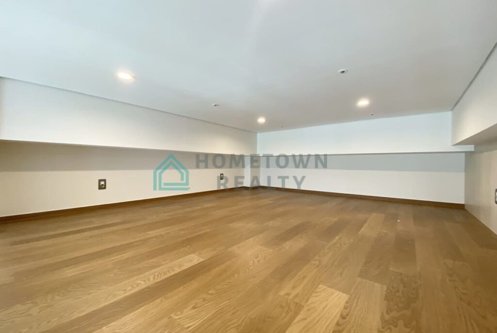 HomeTown Realty - 11433 - KoreaAgain (4)