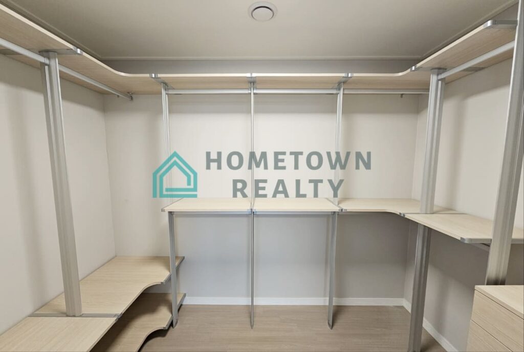 HomeTown Realty - 11466 - KoreaAgain (2)