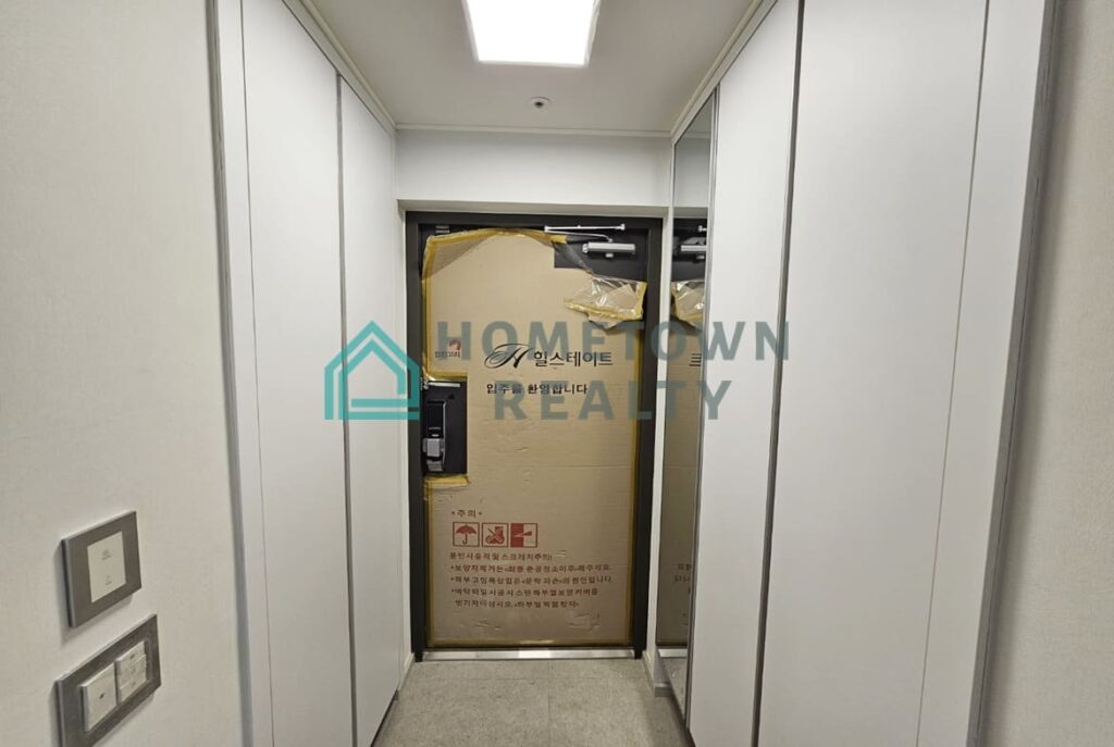 HomeTown Realty - 11466 - KoreaAgain (3)