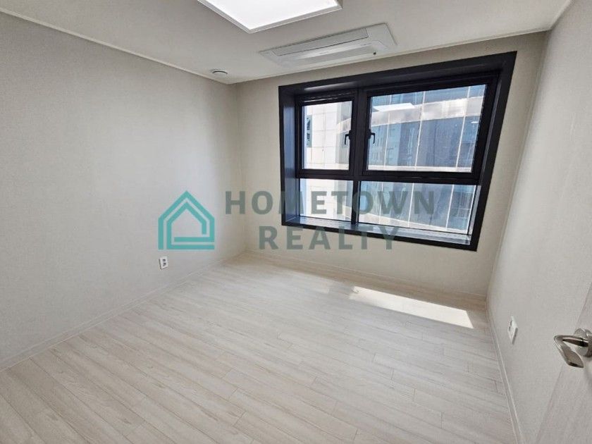 HomeTown Realty - 11468 - KoreaAgain (1)