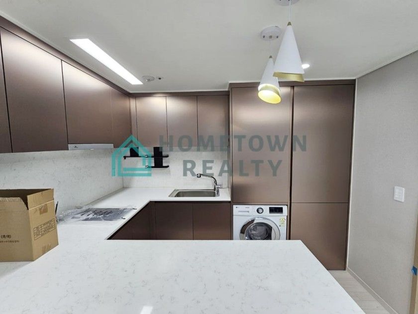 HomeTown Realty - 11468 - KoreaAgain (4)