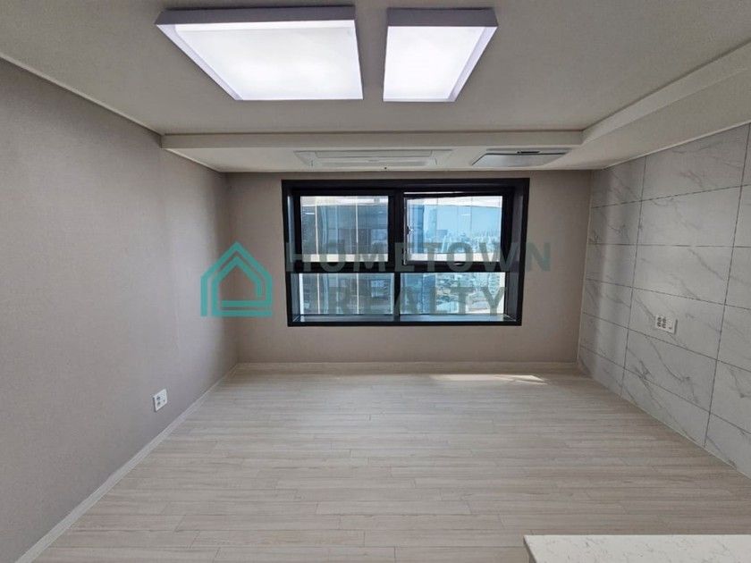 HomeTown Realty - 11468 - KoreaAgain (6)