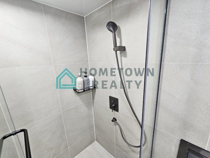 HomeTown Realty - 11469 - KoreaAgain (13)