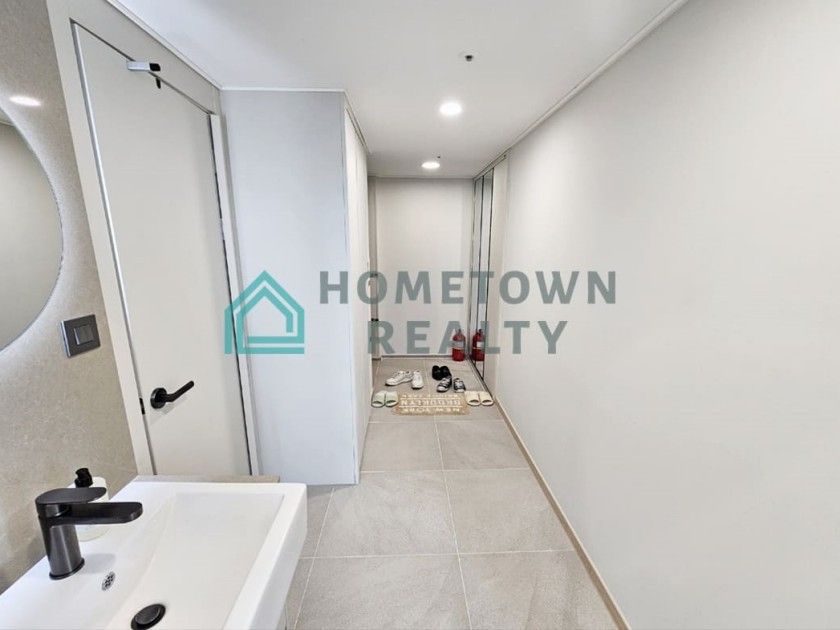 HomeTown Realty - 11469 - KoreaAgain (6)