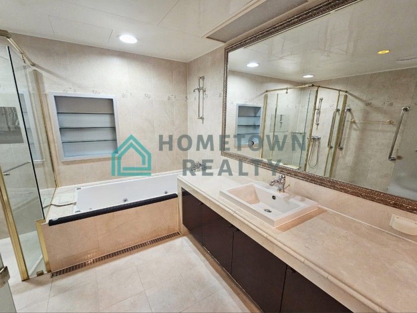 HomeTown Realty - 11470 - KoreaAgain (15)