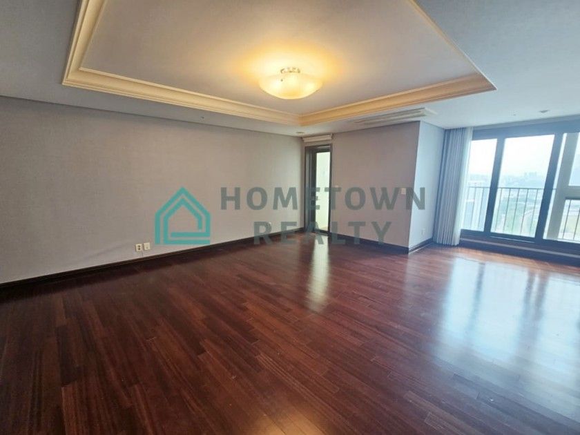 HomeTown Realty - 11470 - KoreaAgain (16)