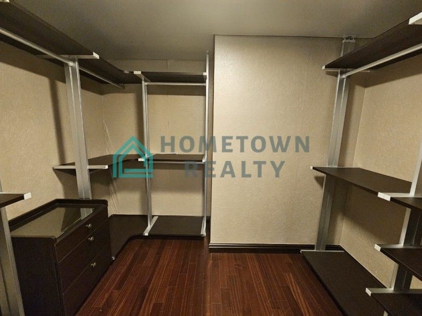 HomeTown Realty - 11470 - KoreaAgain (21)