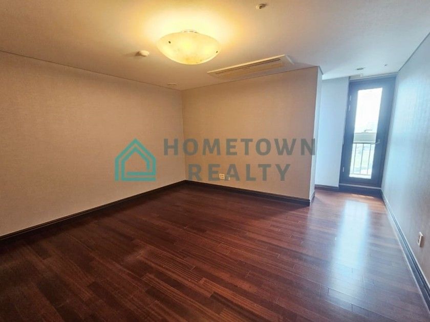 HomeTown Realty - 11470 - KoreaAgain (4)