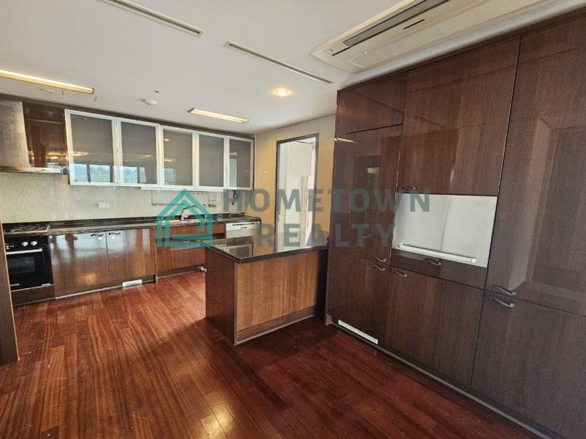 HomeTown Realty - 11470 - KoreaAgain (9)