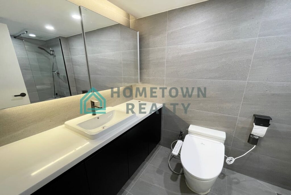 HomeTown Realty - 11449 - KoreaAgain (13)