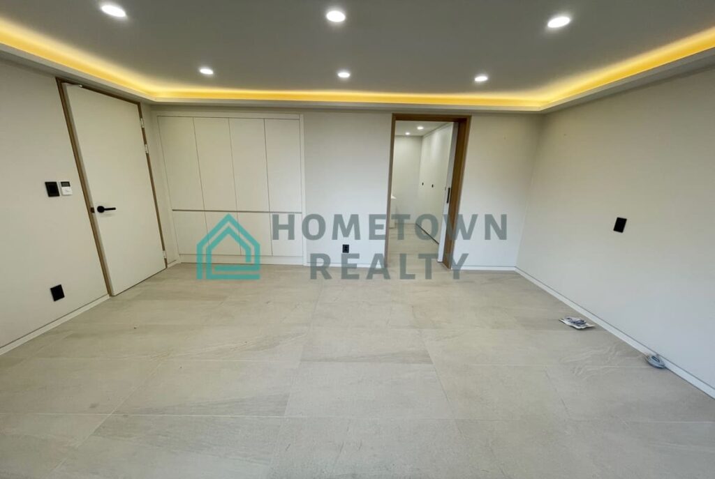 HomeTown Realty - 11449 - KoreaAgain (15)