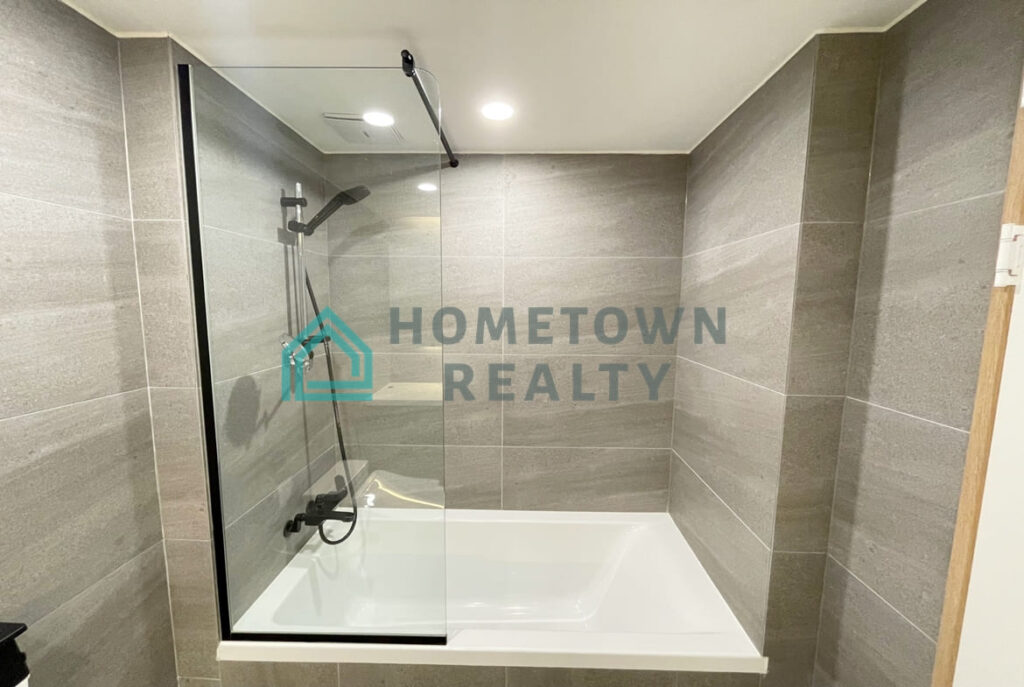 HomeTown Realty - 11449 - KoreaAgain (17)