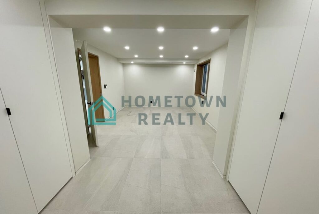 HomeTown Realty - 11449 - KoreaAgain (5)