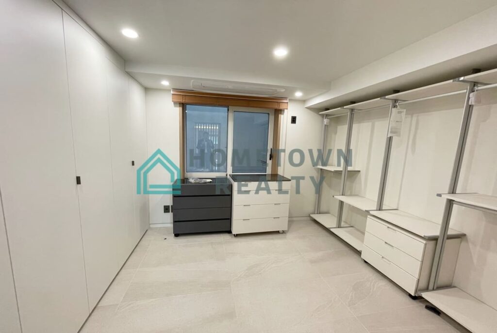 HomeTown Realty - 11449 - KoreaAgain (6)