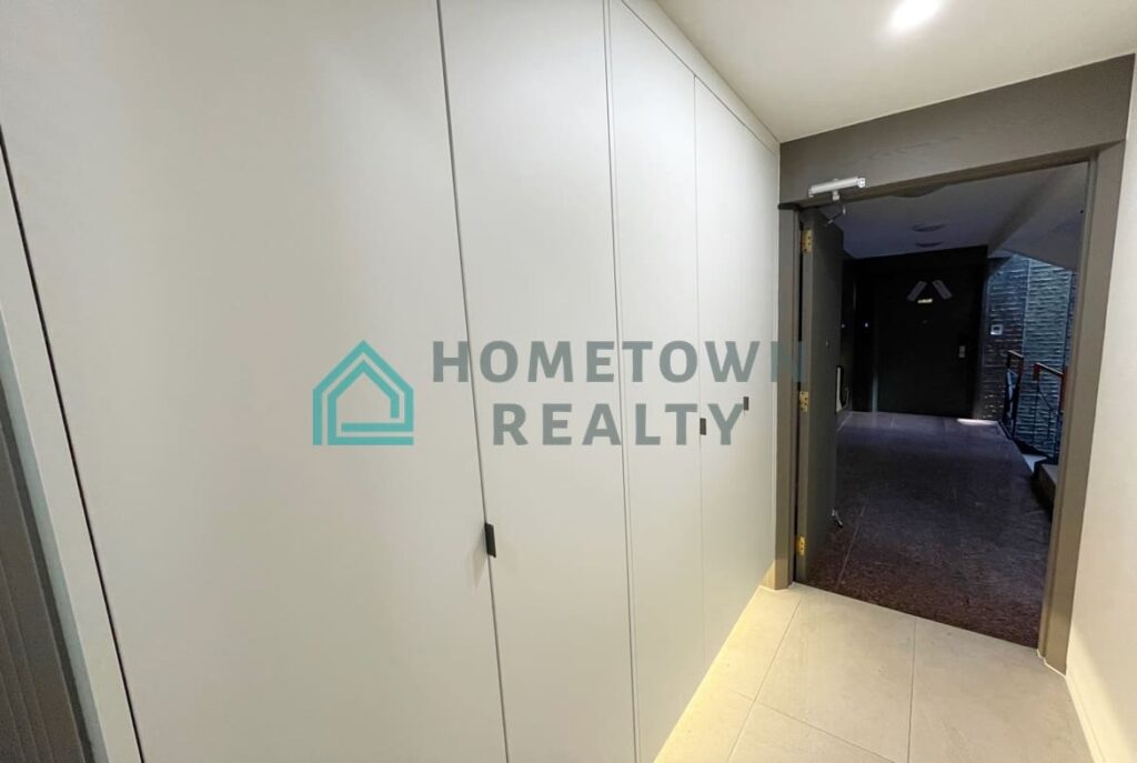 HomeTown Realty - 11449 - KoreaAgain (7)