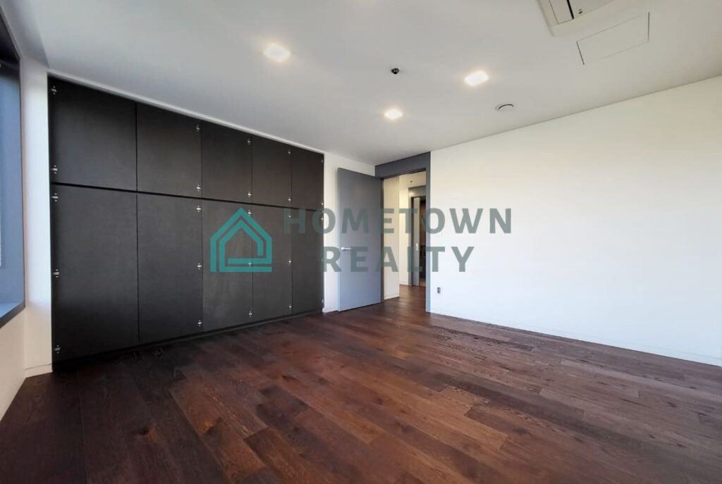 HomeTown Realty - 11461 - KoreaAgain (4)