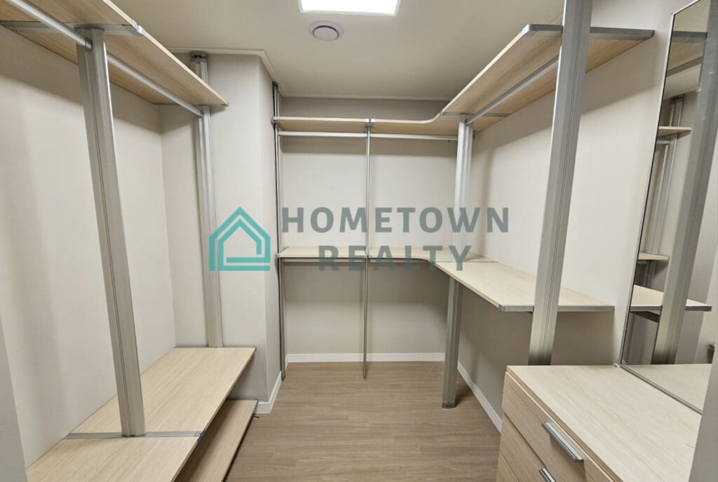 HomeTown Realty - 11465 - KoreaAgain (10)