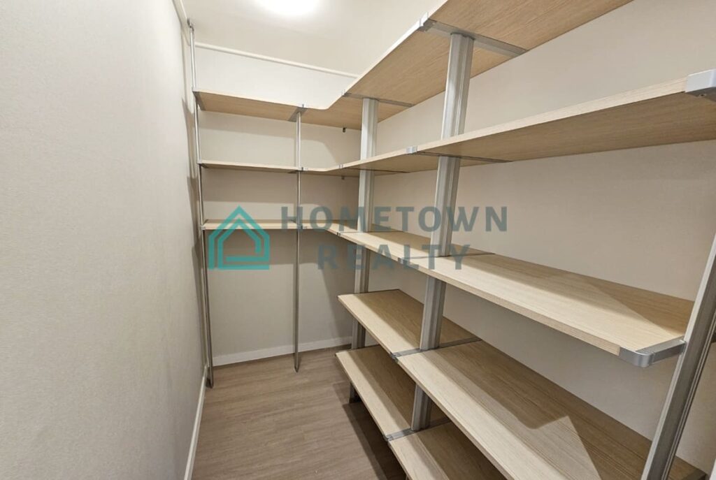 HomeTown Realty - 11465 - KoreaAgain (6)