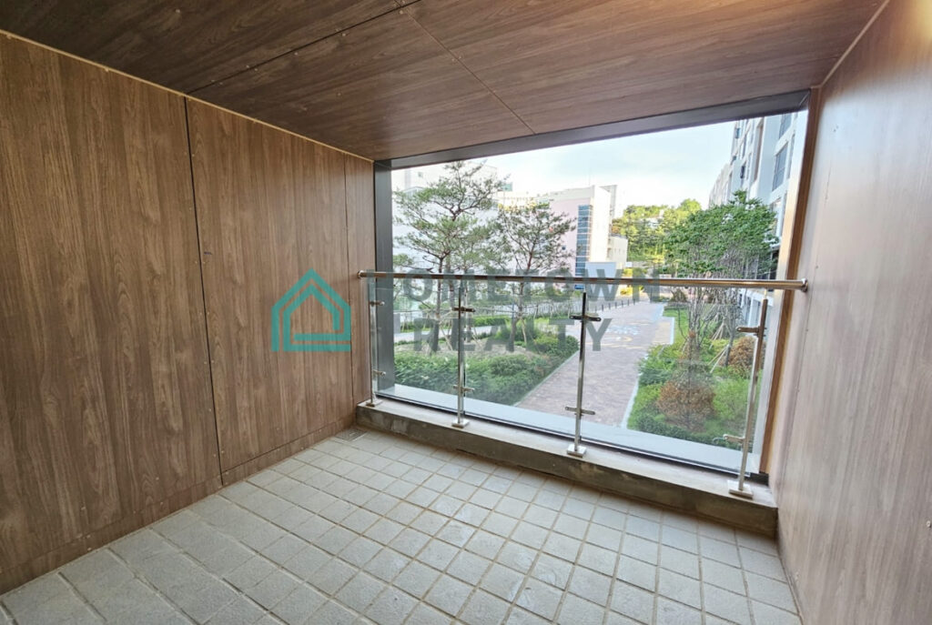 HomeTown Realty - 11465 - KoreaAgain (8)