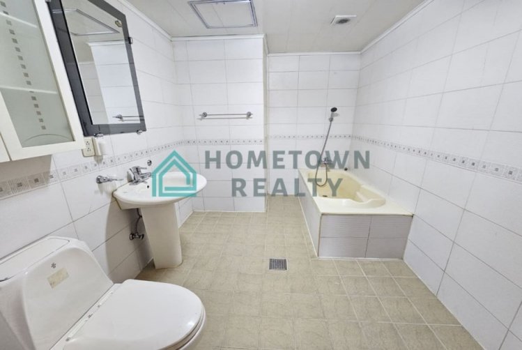 HomeTown Realty - 11472 - KoreaAgain (1)