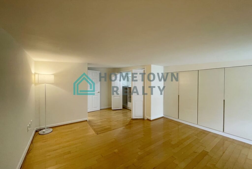 Hometown Realty - 11474 - KoreaAgain (1)