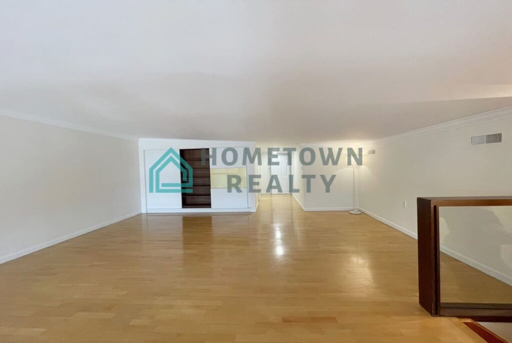 Hometown Realty - 11474 - KoreaAgain (18)