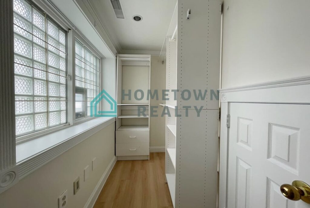 Hometown Realty - 11474 - KoreaAgain (21)