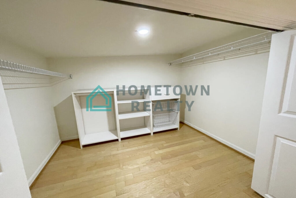 Hometown Realty - 11474 - KoreaAgain (7)