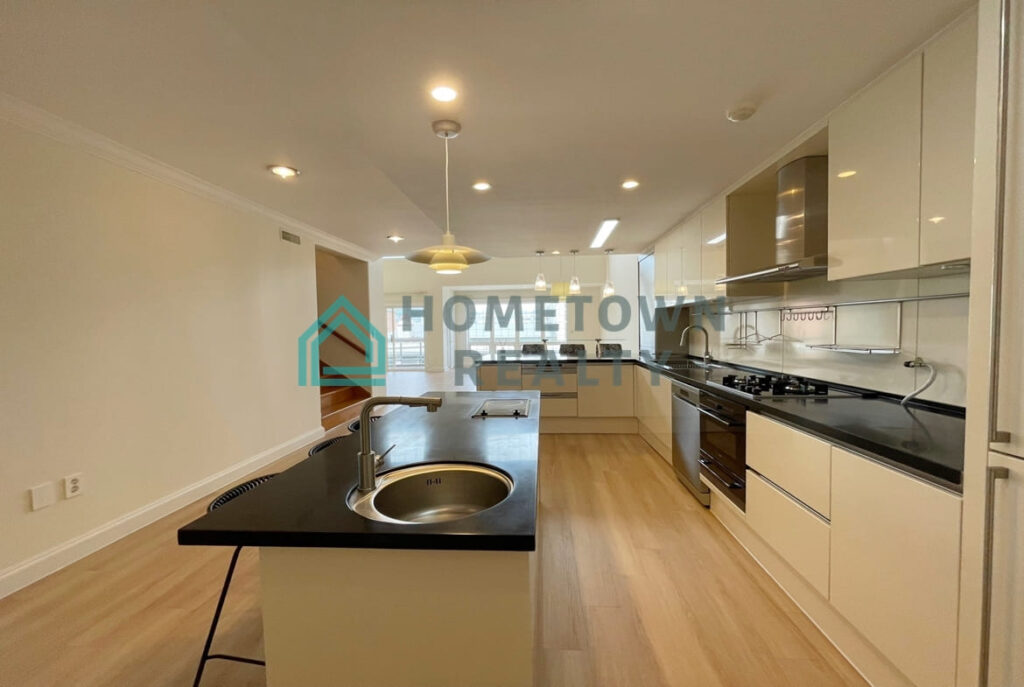 Hometown Realty - 11474 - KoreaAgain (9)