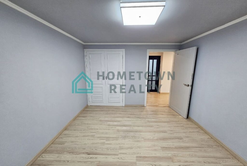 Hometown Realty - 11475 - KoreaAgain (3)