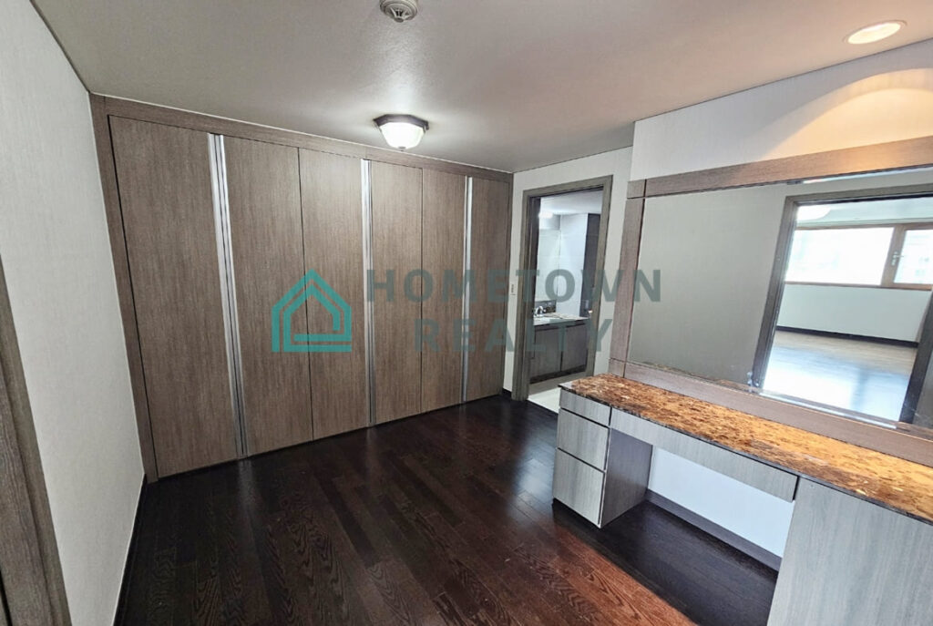 Hometown Realty - 11477 - KoreaAgain (10)