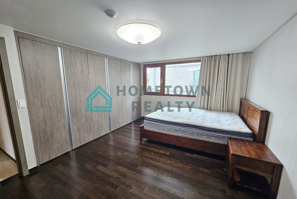 Hometown Realty - 11477 - KoreaAgain (2)