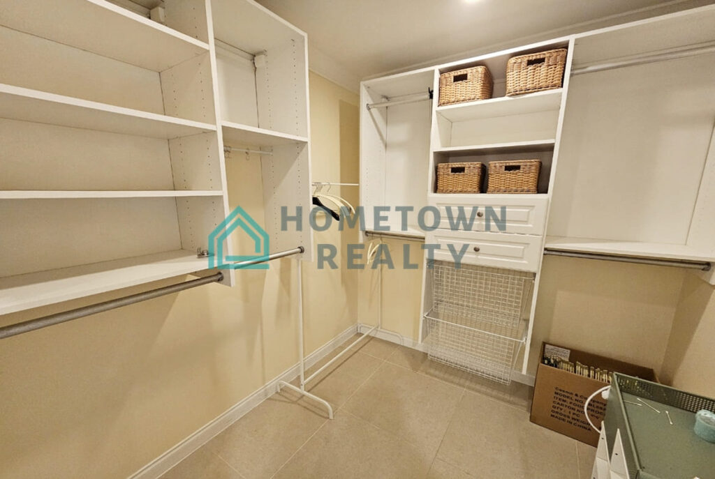 Hometown Realty - 11478 - KoreaAgain (13)