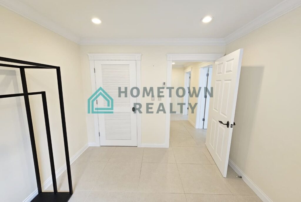 Hometown Realty - 11478 - KoreaAgain (3)