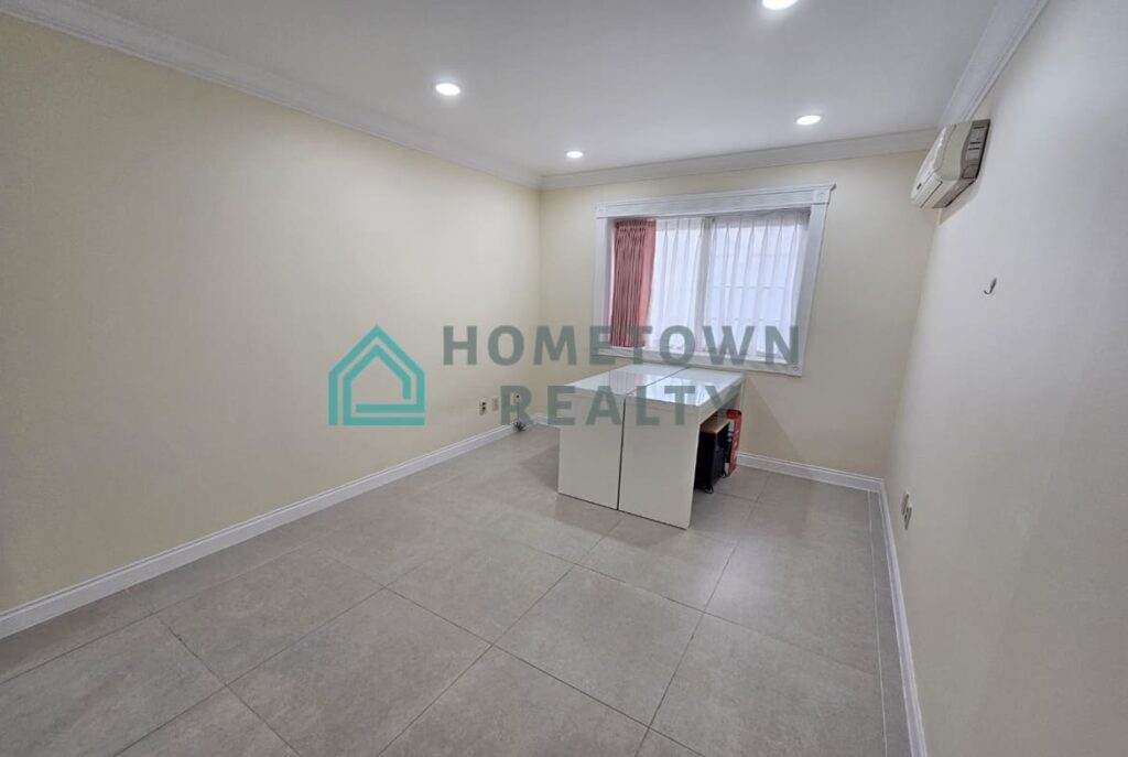 Hometown Realty - 11478 - KoreaAgain (4)