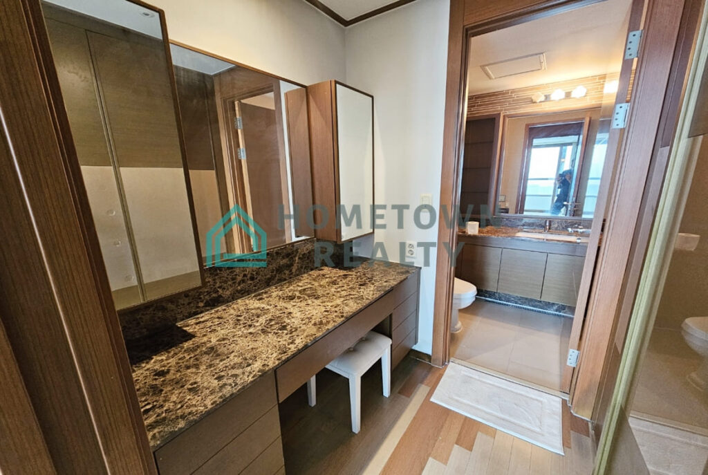 Hometown Realty - 11480 - KoreaAgain (13)