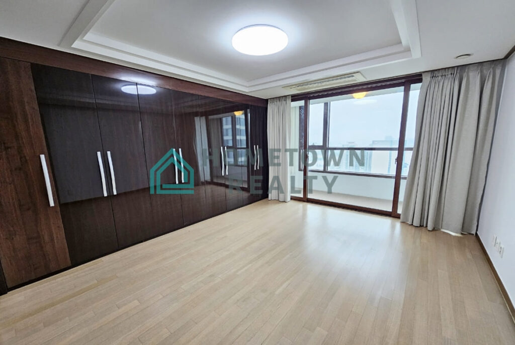 Hometown Realty - 11480 - KoreaAgain (15)