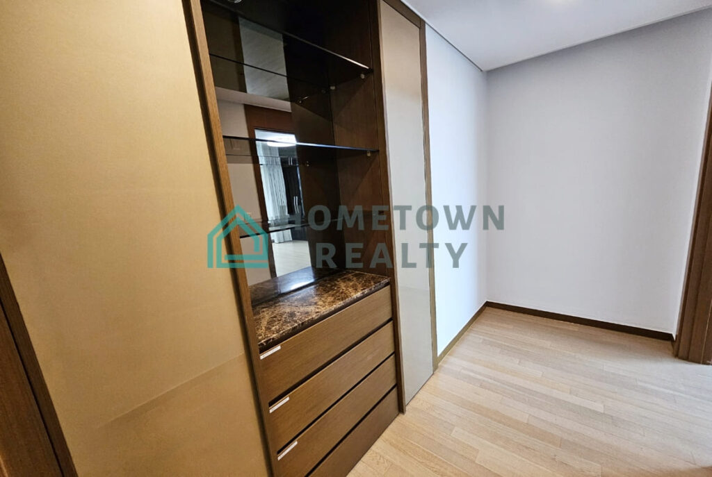 Hometown Realty - 11480 - KoreaAgain (7)