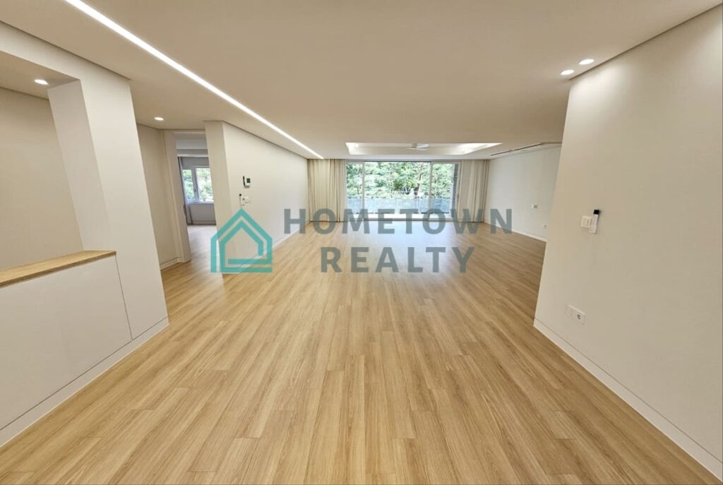 Hometown Realty - 11481 - KoreaAgain (10)