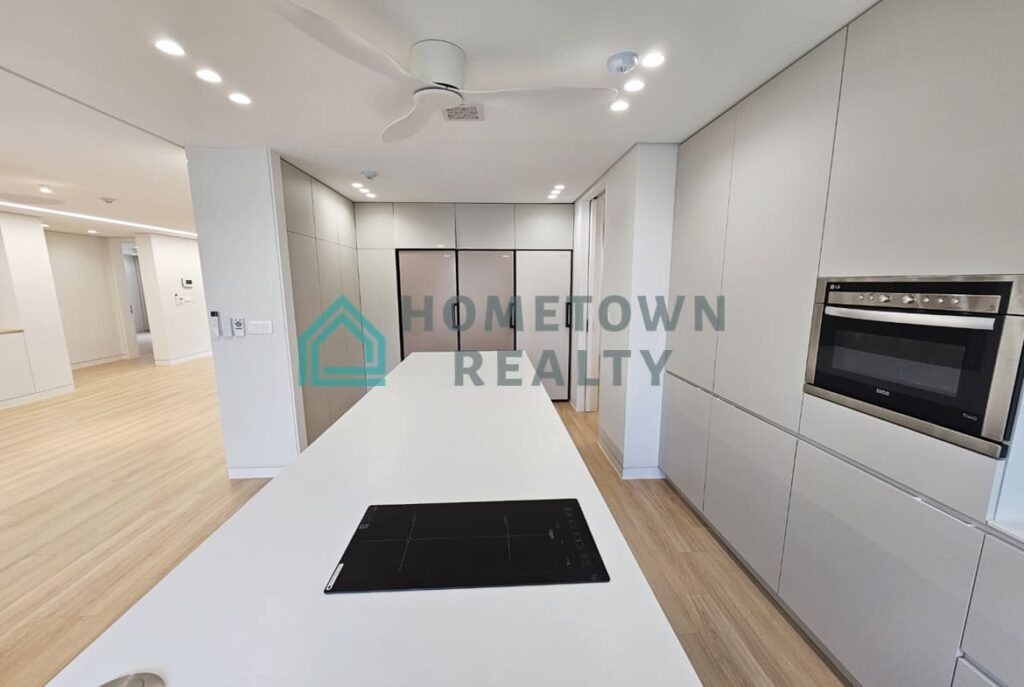 Hometown Realty - 11481 - KoreaAgain (13)