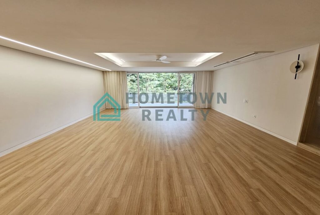 Hometown Realty - 11481 - KoreaAgain (14)