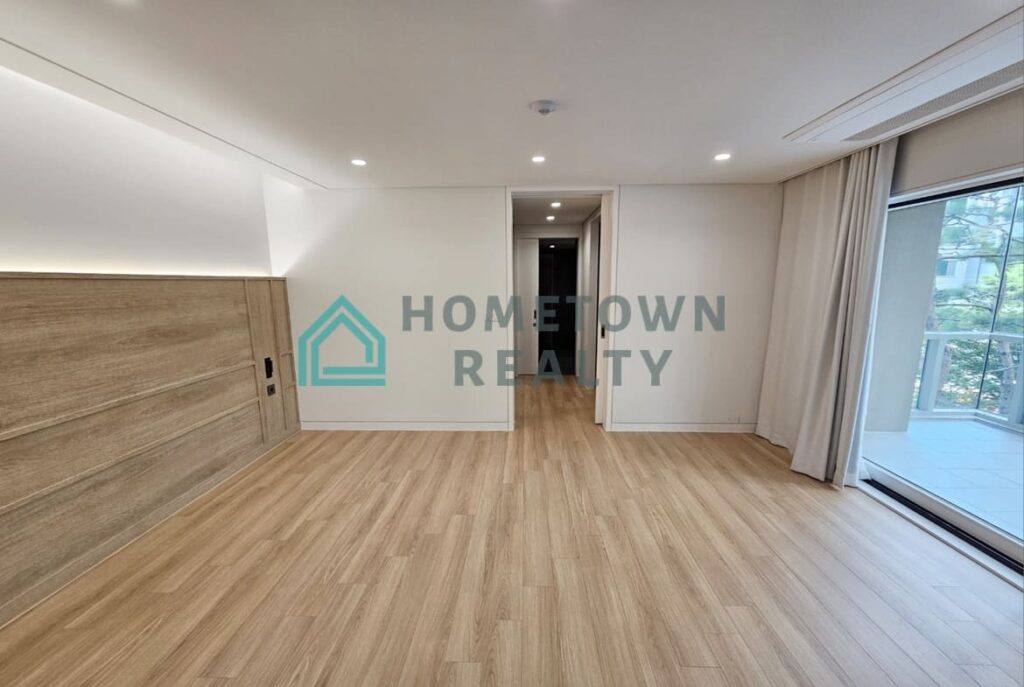 Hometown Realty - 11481 - KoreaAgain (18)