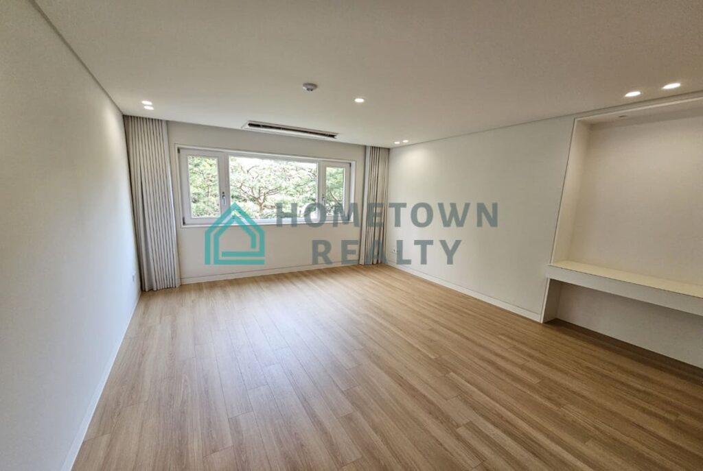 Hometown Realty - 11481 - KoreaAgain (2)