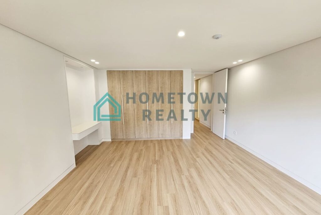 Hometown Realty - 11481 - KoreaAgain (3)