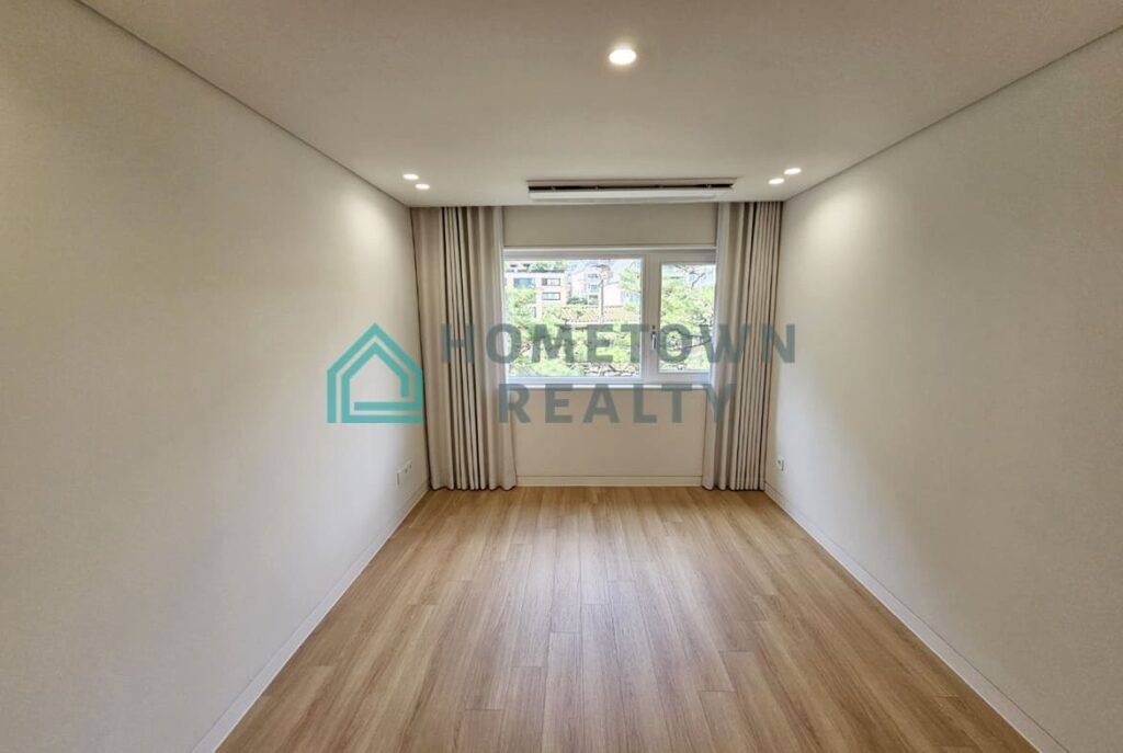 Hometown Realty - 11481 - KoreaAgain (5)