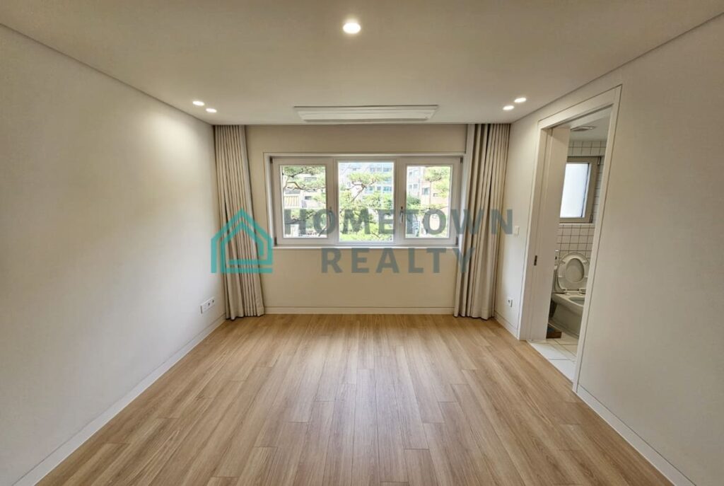 Hometown Realty - 11481 - KoreaAgain (7)