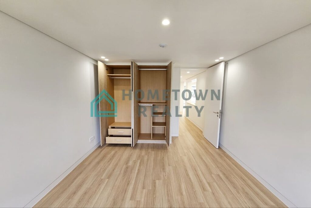 Hometown Realty - 11481 - KoreaAgain (8)