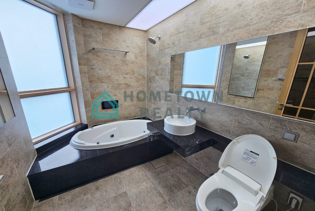 Hometown Realty - 11485 - KoreaAgain (12)